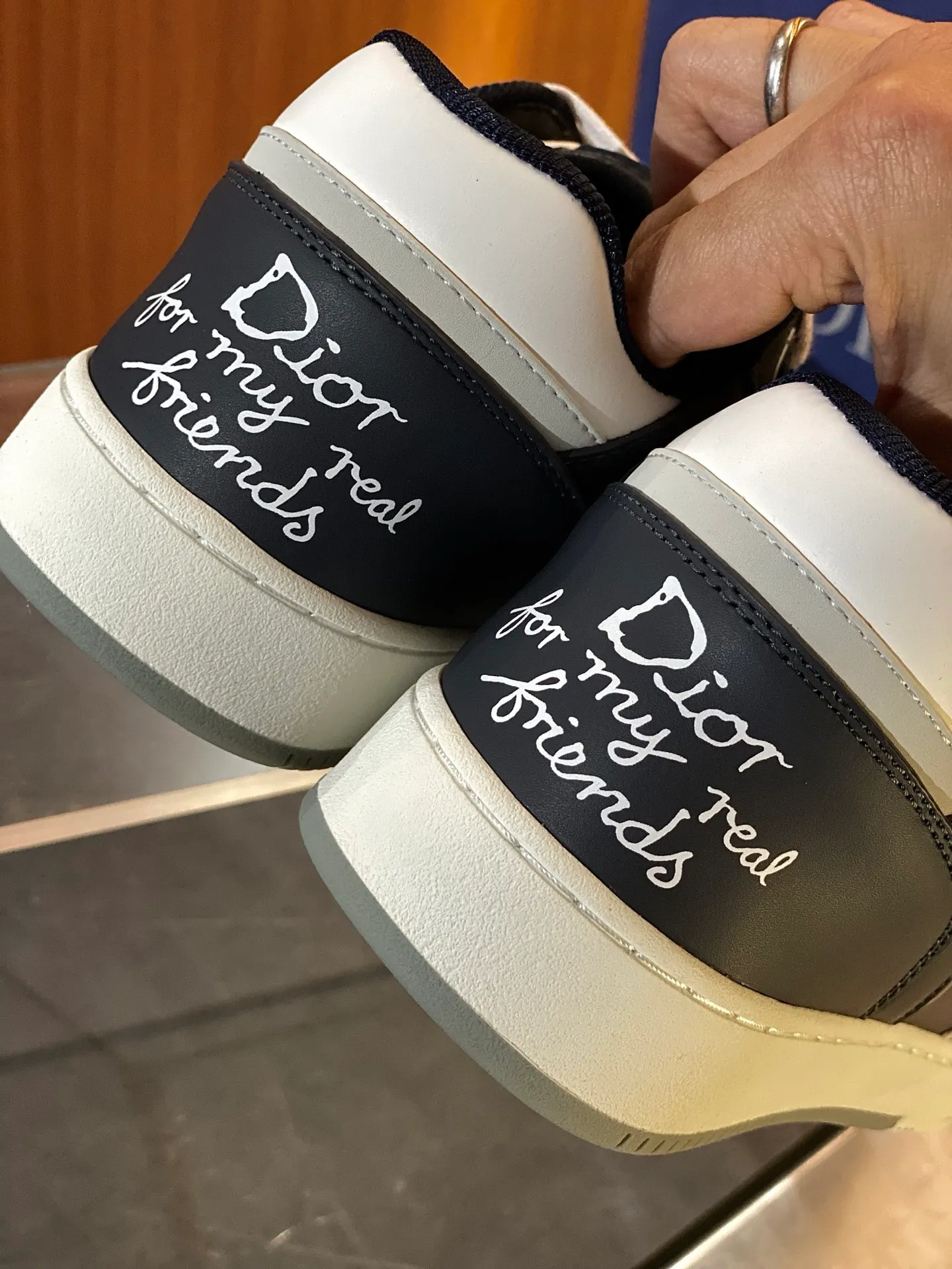 💰780 Dior | New B27 styles for men and women ♞size; women 35~40 men 38~47 DIOR AND HYLTON NEL B27 Uptown The best and most eye-catching Dior is B27, the combination is invincible. Versatile for daily use, no choice of combinations. B27 feels comfortable on the feet ~ If you like this kind of elegant and simple color matching, you must buy it